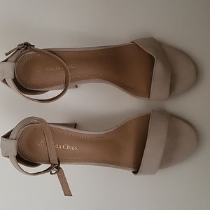 Moda Chics high heel sandals, size 8.5 beige. New no tag